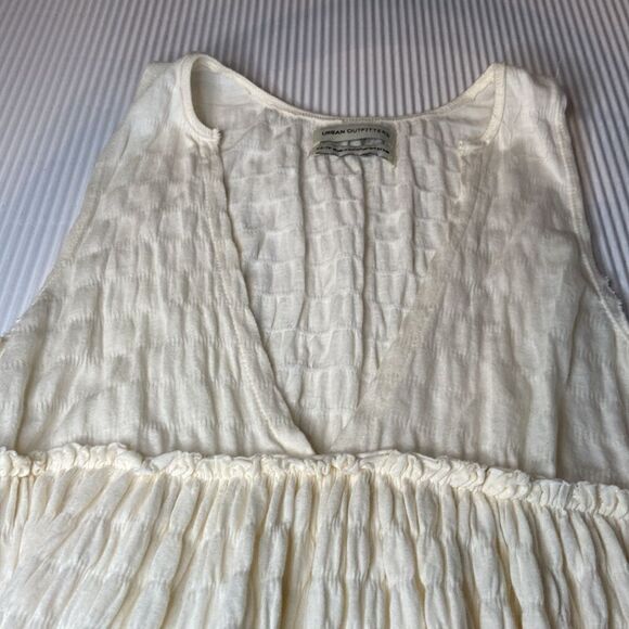Top Sleeveless By Urban Outfitters Size: Xs - Picture 6 of 6
